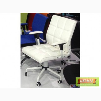 Офисные кресла Matrix 351 белое, черное, бежевое для персонала офиса