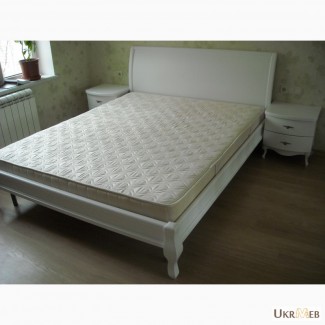 Кровать белого цвета