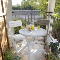 Стол и стул пластиковый для дома сада и заведений