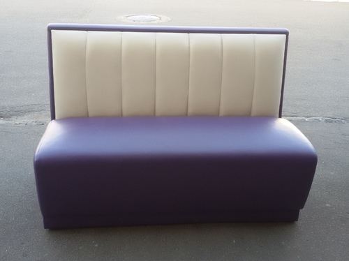 Фото 2. Продажа диванов б/у для кафе фиолетовых из кожзаменителя