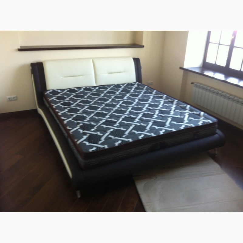 Фото 4. Двуспальная кровать, цвета комбинированные