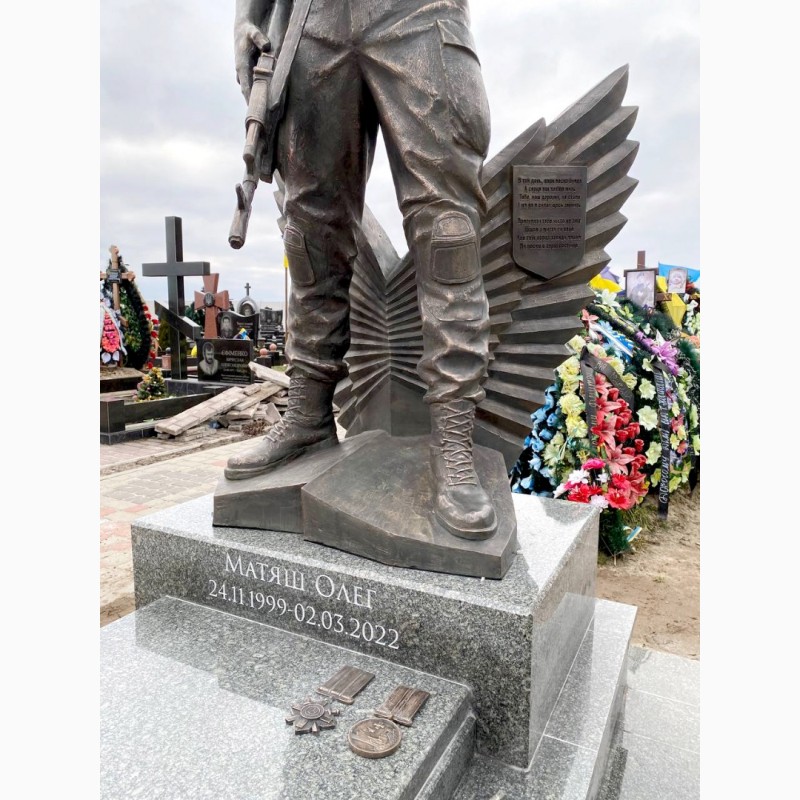Фото 6. Военные памятники и статуи производство памятников украинским военным