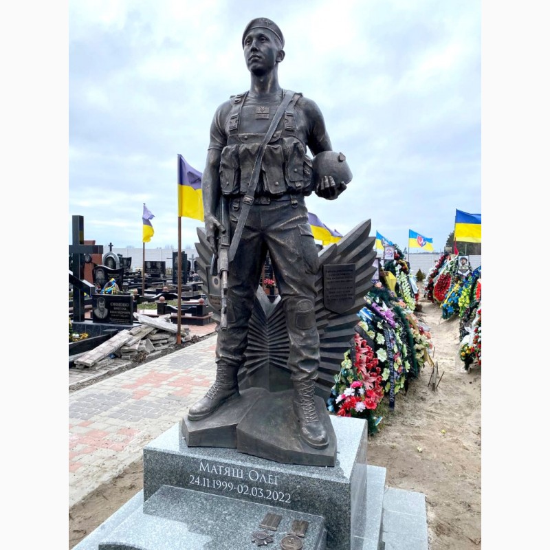 Фото 8. Военные памятники и статуи производство памятников украинским военным