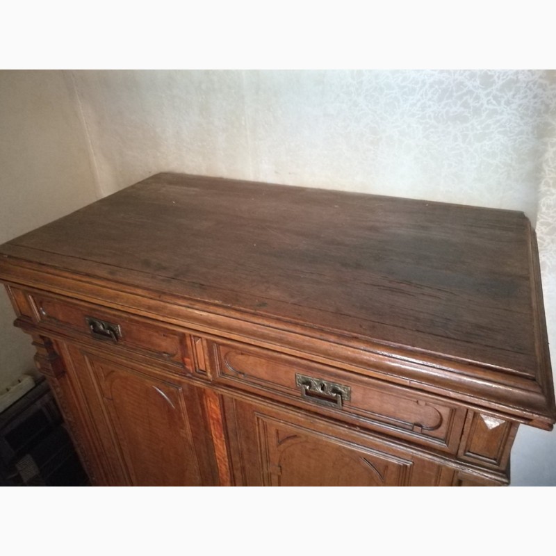Фото 3. Старинный платяной шкаф (комод), с резьбой ручной работы