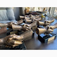 Подарочные статуэтки для партнеров, бронзовое рукопожатие под заказ: больше чем подарок