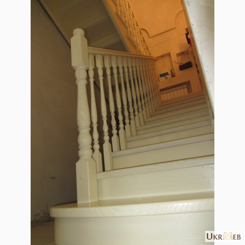 Фото 2. Лестницы, двери, столярные изделия