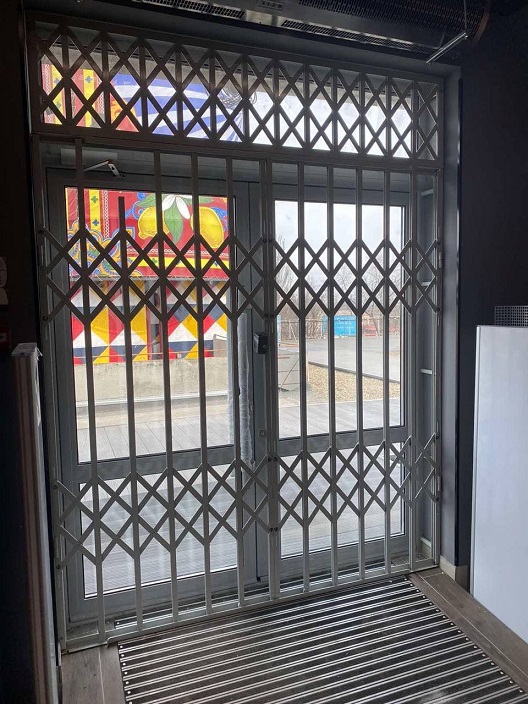 Фото 13. Раздвижные (откатные) решетки на окна и двери.Одесса