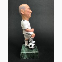 Шаржевые статуэтки по фото футболист удивительный подарок под заказ