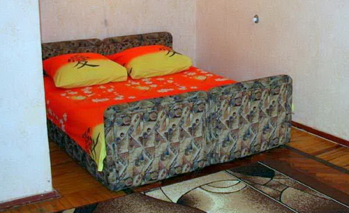 Продам 2 кровати односпальные (соединяются в двуспальную). Размер 80 х 190