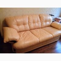 Продам кожаный трехместный диван Ливерпуль с матрацем