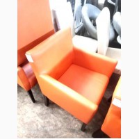 Кресла оранжевые кож зам б/у