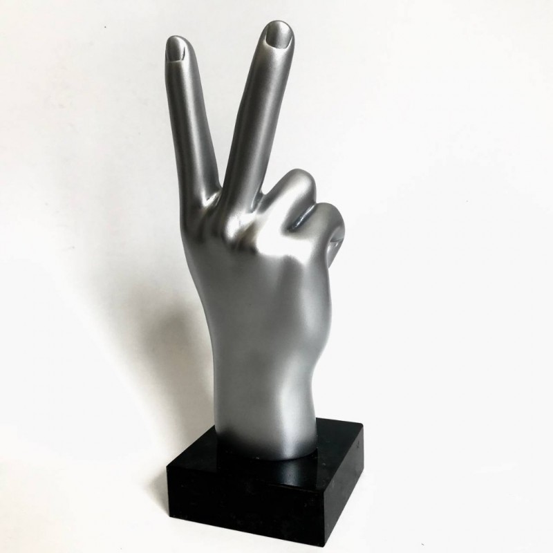 Фото 2. Наградные статуэтки на заказ, статуэтки в виде жеста Peace