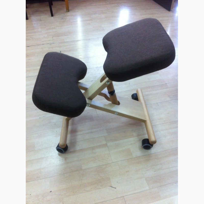 Фото 4. Ортопедический коленный стул