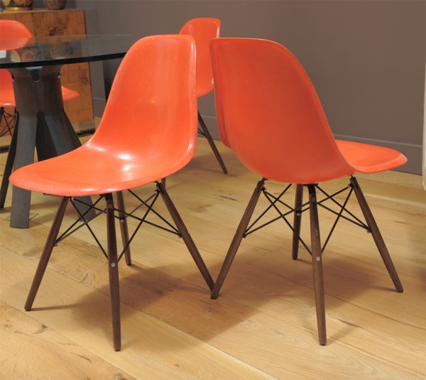 Пластиковый стул для кафе Тауэр Вуд, ножки дерево
