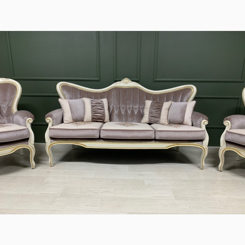 Фото 2. Продам комплект мягкой мебели: диван и два кресла