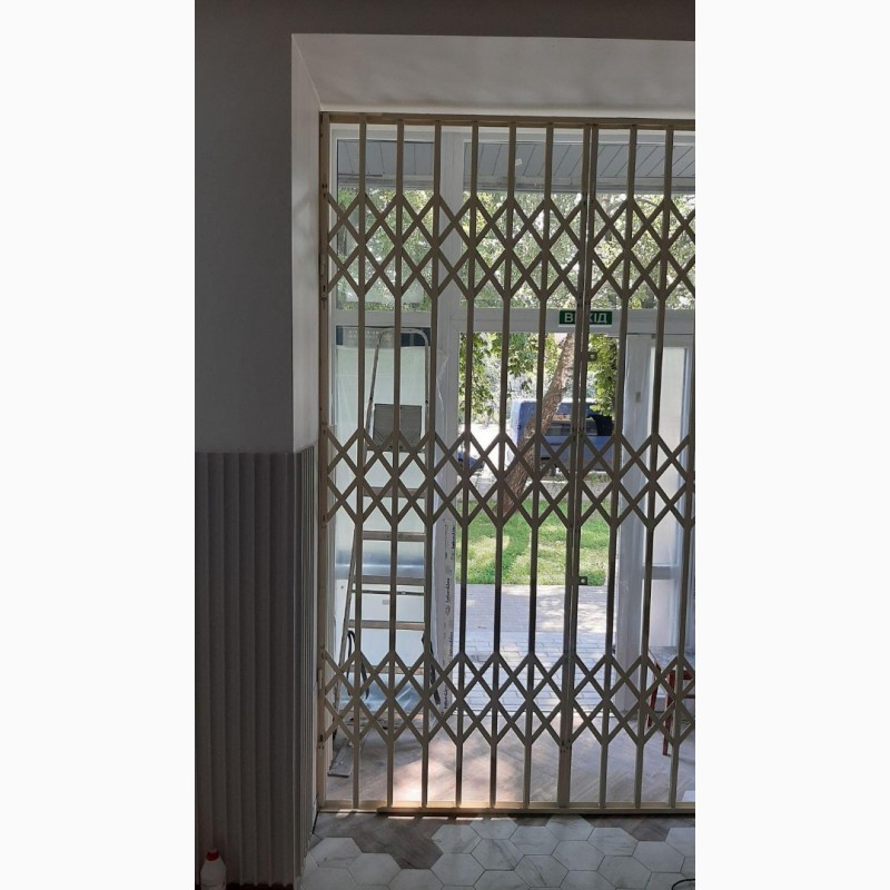 Фото 14. Раздвижные решетки металлические на двери окна балконы витрины. Производство и установкa