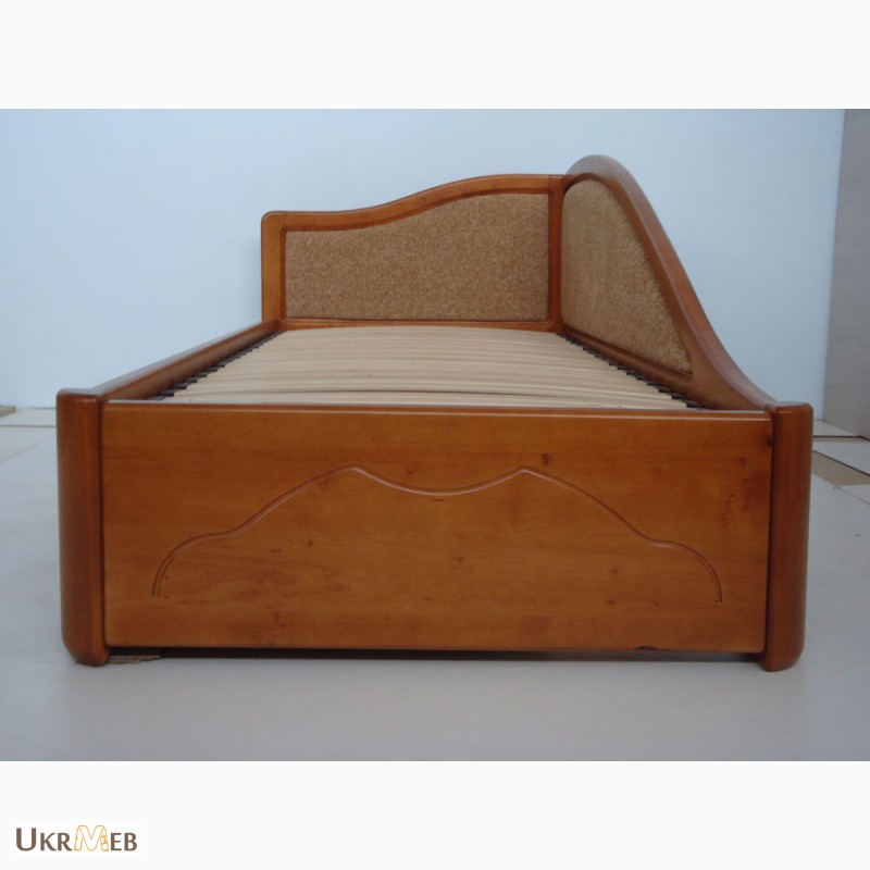Фото 3. Надежная подростковая кровать из массива благородных пород дерева (ольха, ясень, дуб)