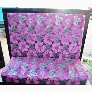 Продажа диванов б/у фиолетовых в цветок тканевых с высокой спинкой