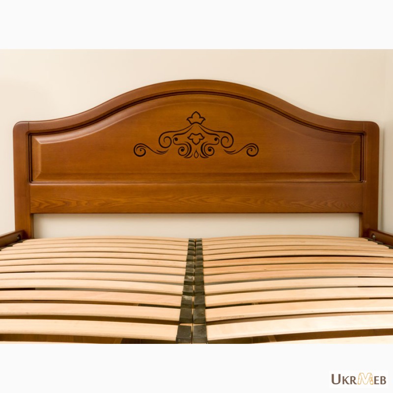 Фото 3. Двуспальная деревянная кровать с ящиками Вика из массива ясеня